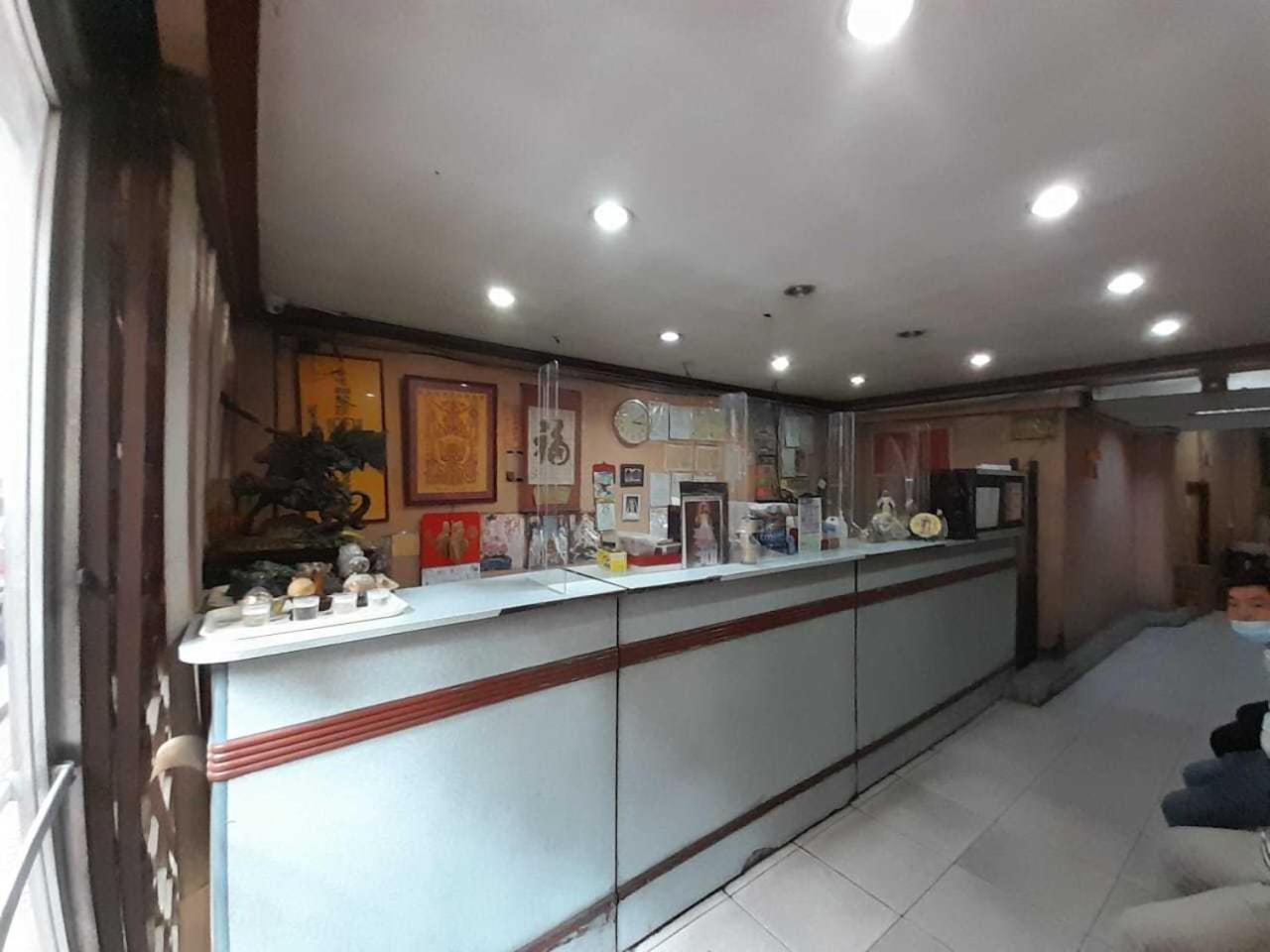 Oyo 1011 First Hotel Manille Extérieur photo